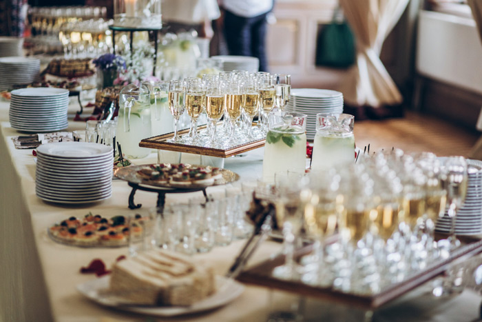 Buffet d'un cocktail dinatoire pour une entreprise par Grains de Folie