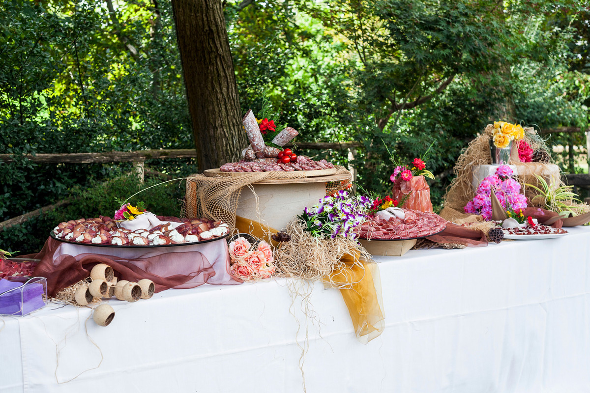 Organisation du buffet de mariage par le service traiteur Grains de Folie